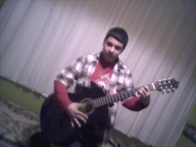 Furkan gitarıyla